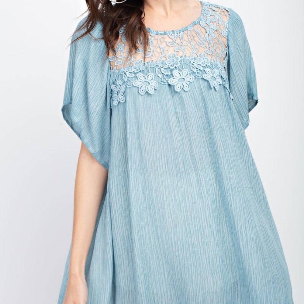 Easel Crochet Lace Tunic Top